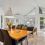 In With 3 Bedrooms, Sauna And Internet