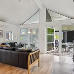 In With 3 Bedrooms, Sauna And Internet Ebeltoft
