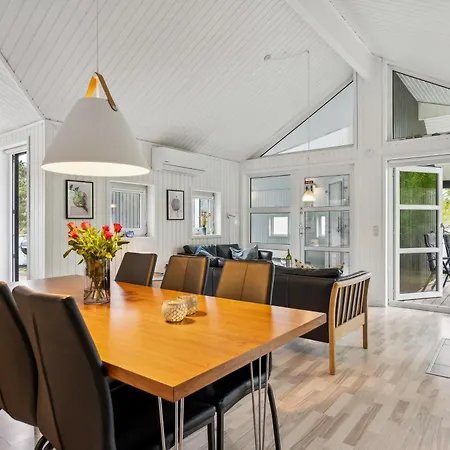 In With 3 Bedrooms, Sauna And Internet