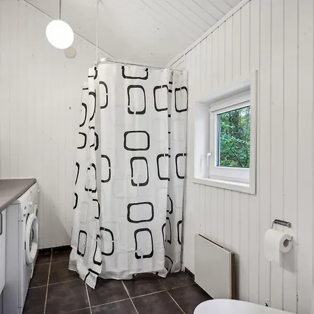 In With 3 Bedrooms, Sauna And Internet *