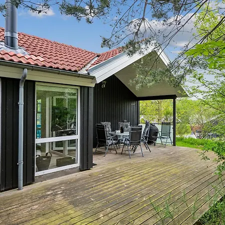 In With 3 Bedrooms, Sauna And Internet Dom wakacyjny *