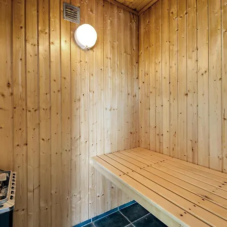In With 3 Bedrooms, Sauna And Internet