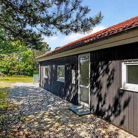 Nyaraló In With 3 Bedrooms, Sauna And Internet *