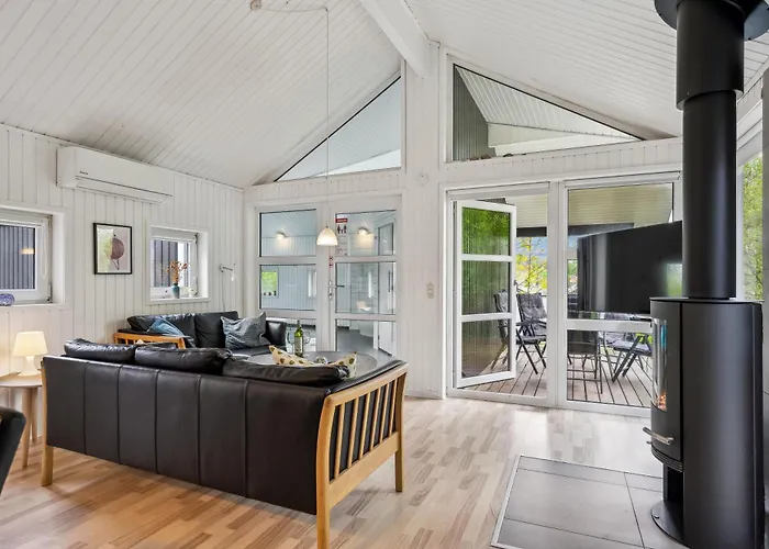 In With 3 Bedrooms, Sauna And Internet Ebeltoft